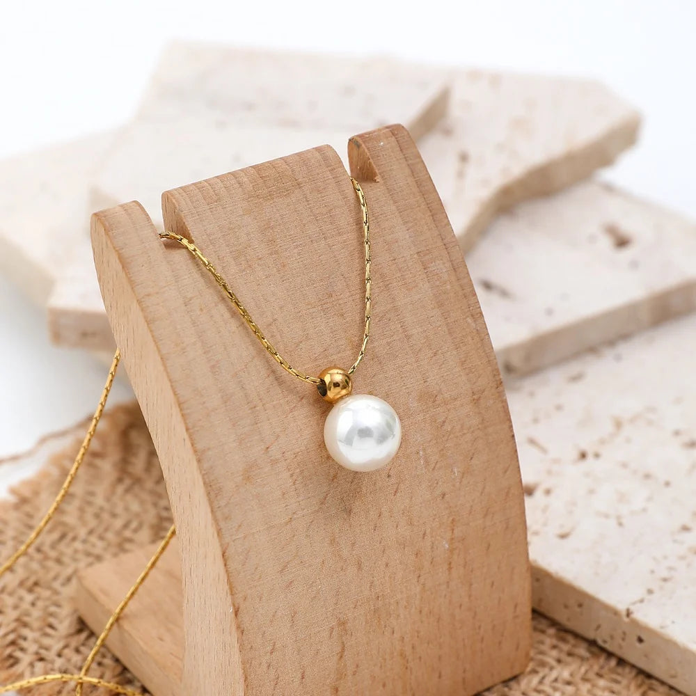 Minimalist Stainless Steel Faux Pearl Pendant Necklace Suitable for Women