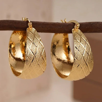 2025 New European and American U-shaped Ear Buckle Women's Texture Design Light Luxury Flower Niche Accessories