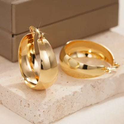 2025 New European and American U-shaped Ear Buckle Women's Texture Design Light Luxury Flower Niche Accessories