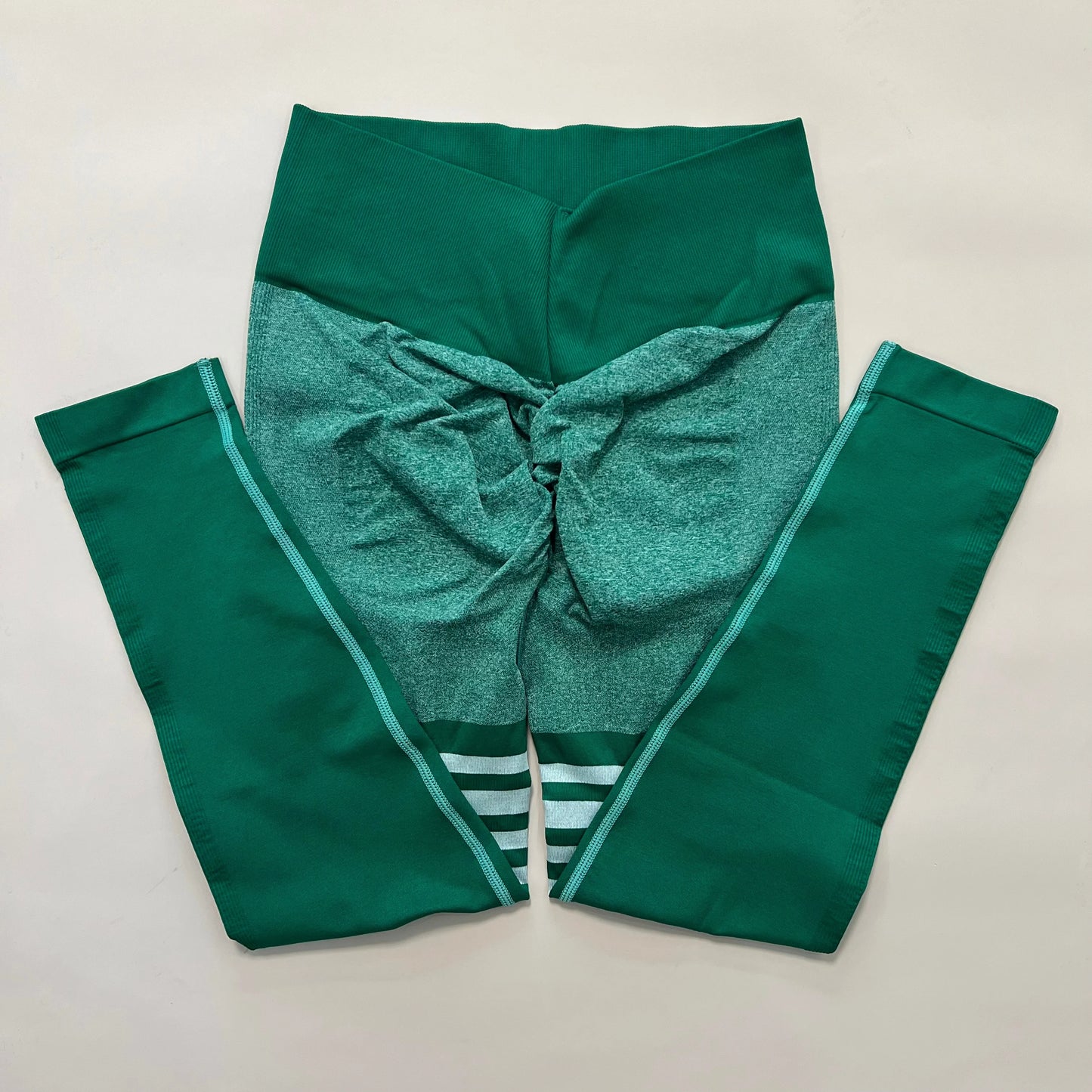 Leggings Deportivos Mujer – Push-Up y Líneas Decorativas