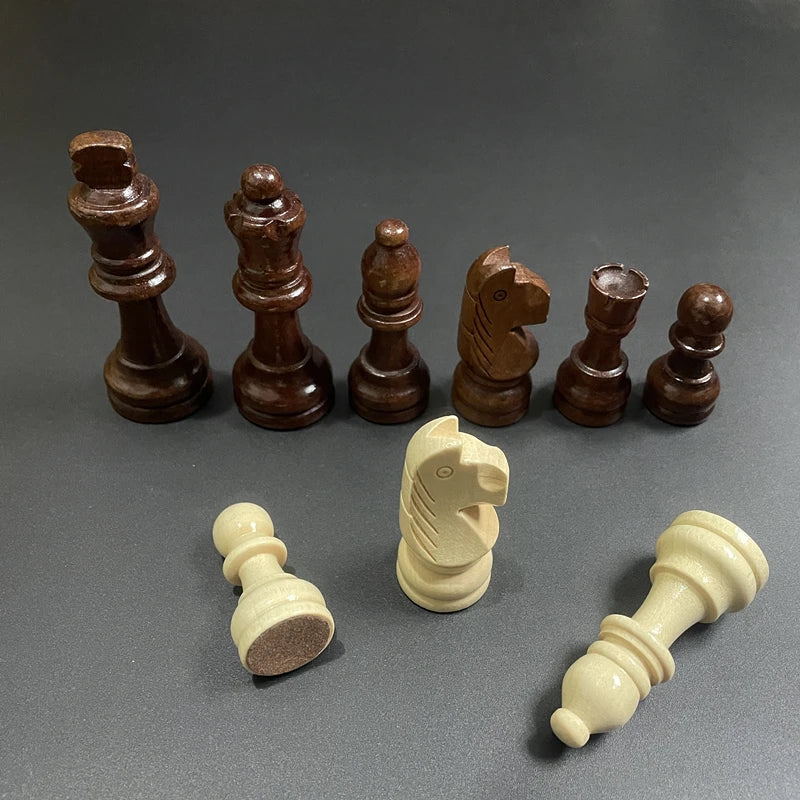 Large-sized wooden chess king pieces of 7.8cm/3inch, with an additional 2 queens