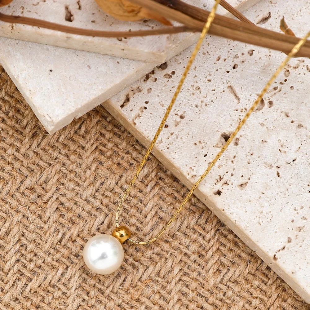 Minimalist Stainless Steel Faux Pearl Pendant Necklace Suitable for Women