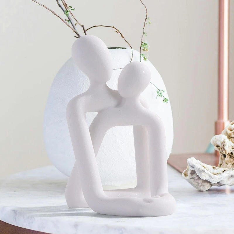 Couple embrace phone holder sculpture, resin craft decorative figurine, home decoration for bedroom, living room, study, or desk