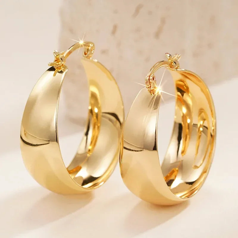 2025 New European and American U-shaped Ear Buckle Women's Texture Design Light Luxury Flower Niche Accessories