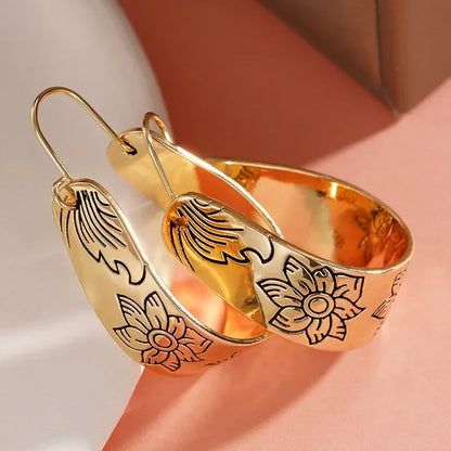 2025 New European and American U-shaped Ear Buckle Women's Texture Design Light Luxury Flower Niche Accessories